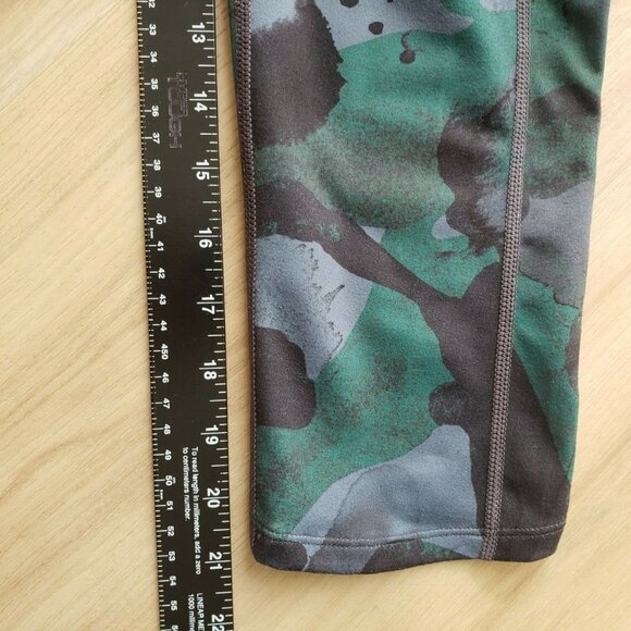 Zella High Rise Crop Leggings Green Camo Womens Medium - Picture 10 of 11